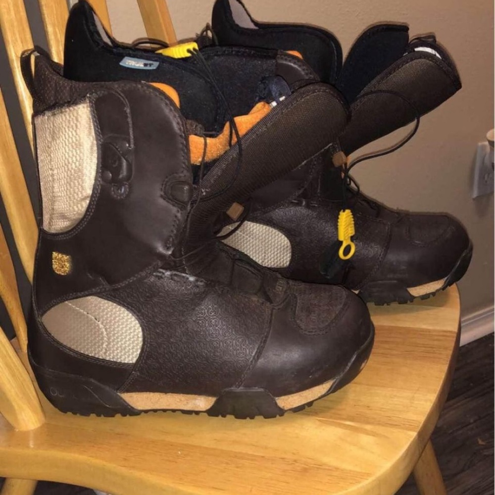 Women’s Burton snowboard Boots - size 8.5